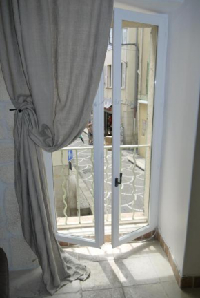 Vieille Ville 1 - Luca's Apartment, 1 bedroom, max 2 adults and 2 kids
